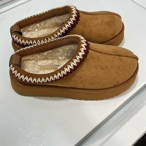 Arula Cloud Slippers